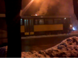 У Дніпрі на ходу загорівся трамвай з пасажирами (відео)