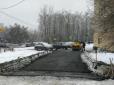 Комунальники в Росії прибирають сніг разом з асфальтом (відео)