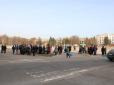 У Краматорську зчинилися бійка між прибічниками і противники залізничної блокади Донбасу (ФОТО)