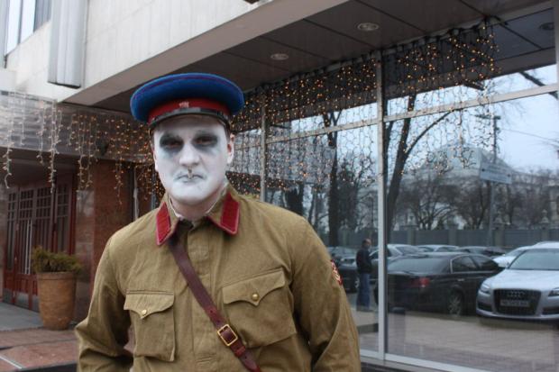 Людина у формі НКВД. Фото: new.uainfo.org