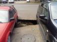 Дорога в пекло: В Одесі авто провалюються під асфальт (фото)