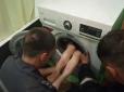 У Харкові хлопчик-невдаха примудрився застрягнути у пральній машині (відео)