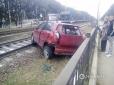 На Київщині потяг протаранив автомобіль із людьми (фото)
