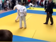Дісталося і судді: У  Росії жінка під час турніру побила сина-дзюдоїста (відео)