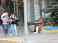 Викриття аферистки в центрі Києва викликало гнів у мережі (фото, відео)