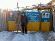Хіти тижня. Реалії Донбасу: Бійців ЗСУ вразив патріотичний паркан дідуся, що живе зовсім поряд з окупантами (фотофакт)