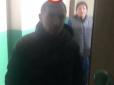 Два імбецила були ошелешені: У мережі показали грабіжників, які намагалися у Києві пограбувати квартиру (фото)