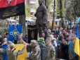 У Києві відкрили пам'ятник загиблому на Луганщині військовому (фото)