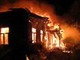 Ворог нищить все: Через обстріл міста на Донбасі спалахнула велика пожежа (фото)