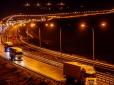 Крах не за горами? - Окупанти запустили рух вантажівок по Кримському мосту (відео)