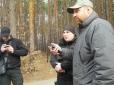 Розгорівся скандал: Охоронці Медведчука тримали журналістів Bihus.Info в лісі перед телекамерами 