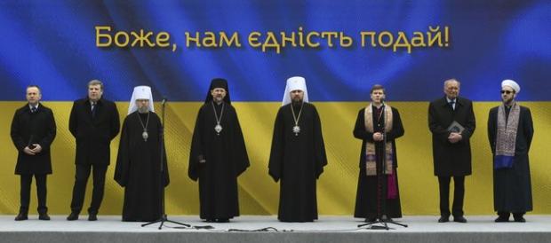 На Володимірській гірці помолилися за єдність України. Фото: Цензор.НЕТ.
