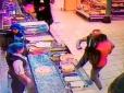 Хіти тижня. Убив одним ударом та втік: Камера зафіксувала смертельну бійку в супермаркеті Києва (відео)