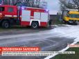Водій був нетверезий: Поблизу Дніпра фура вилетіла з дороги та зупинила рух потягів (відео)
