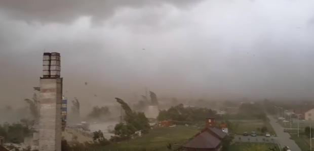 Руйнівний циклон у Румунії. Фото: скріншот з відео.