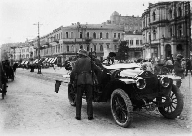 Німецькі "даїшники" на Думській площі у Києві. Літо 1918-го
