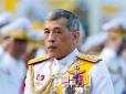 Король Таїланду несподівано одружився на своєму генералові (фото)