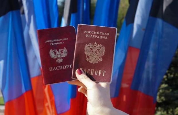 Паспорти РФ на Донбасі особливо не кинулися отримувати? Фото: Известия.