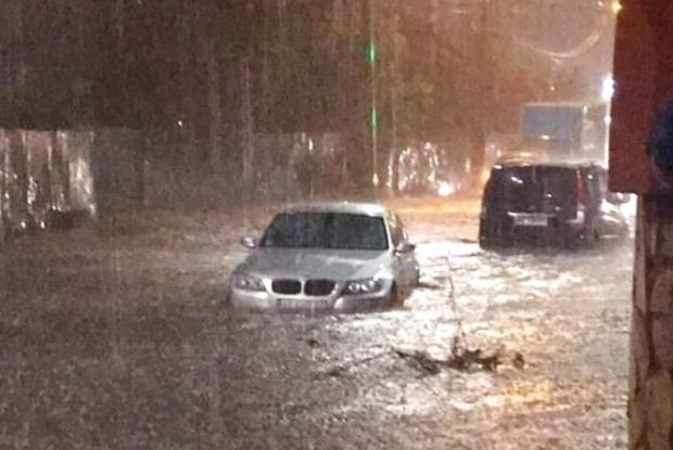 У Вінниці затопило кілька вулиць. Фото: соцмережі.
