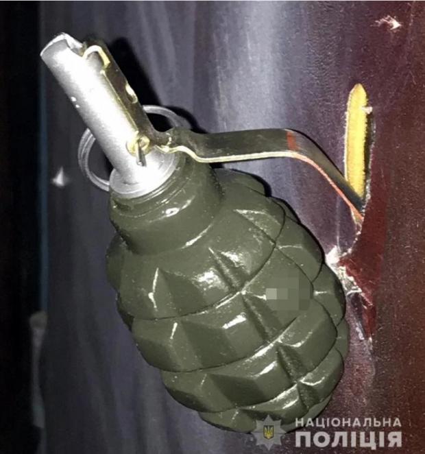 У Миколаєві чоловік збирався метнути гранату. Фото: mk.npu.gov.ua.