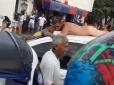 Ціна зради: Колумбійка возила свого голого чоловіка на даху машини (фото, відео)