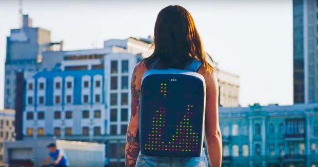Розумні рюкзаки вже стали популярними. Ілюстрація: скріншот з відео.