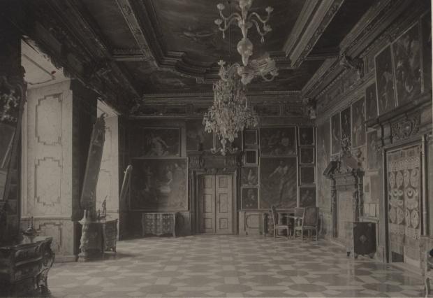 Багряна зала Підгорецього замку. Фото 1910 року