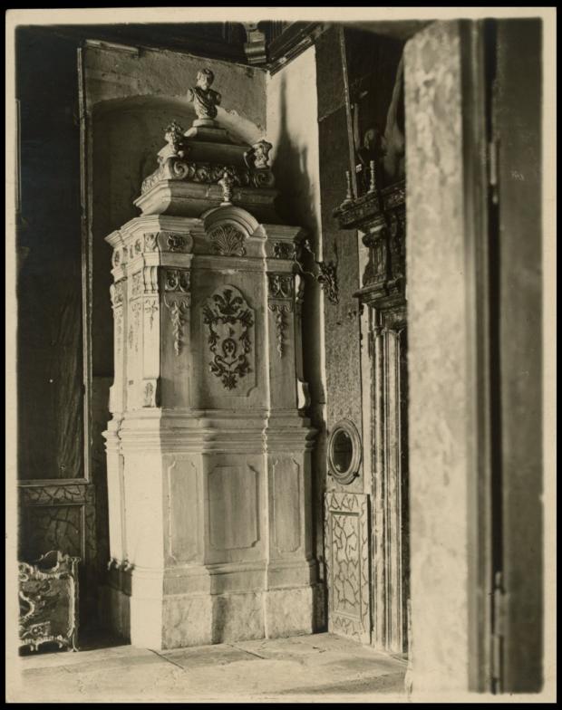 Піч в Дзеркальній залі Підгорецького замку. Фото 1909 року