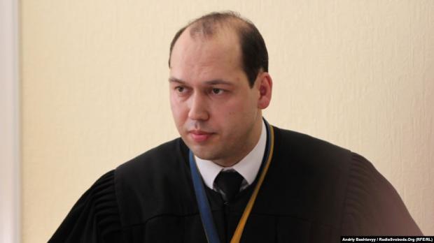 Суддя Сергій Вовк вирішив випустити Сігіду з-під варти під домашній арешт. Фото: Радіо Свобода.