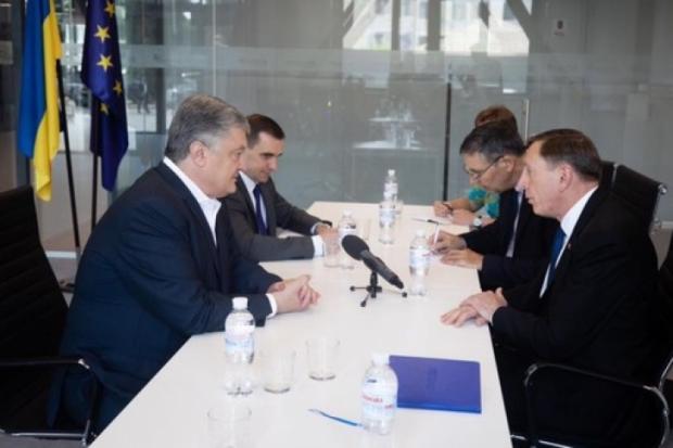 Петро Порошенко зустрівся із директором ЦРУ. Фото: Фейсбук.