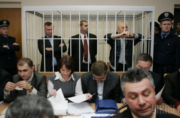 Анатолій Макаренко, за ґратами крайній зліва