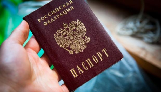 В Путіна мета роздати українцям якомога більше паспортів РФ. Фото: соцмережі.