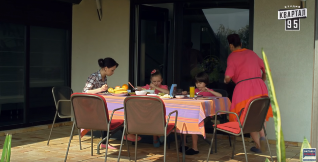 На каналі Коломойського покажуть черговий сезон "Сватів". Фото: скріншот з відео.