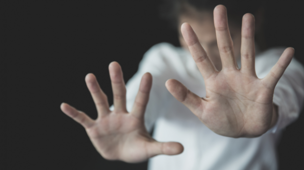 На Луганщині батько намагався згвалтувати 5-річну доньку