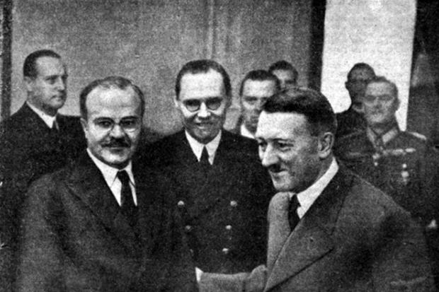 Молотов і Гітлер. Архівне фото.