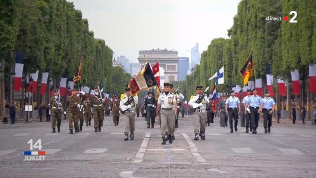 Військовий парад у Парижі. Фото: скріншот з відео.
