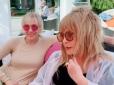 П'яні зіркові бабці веселились в Юрмалі (відео)
