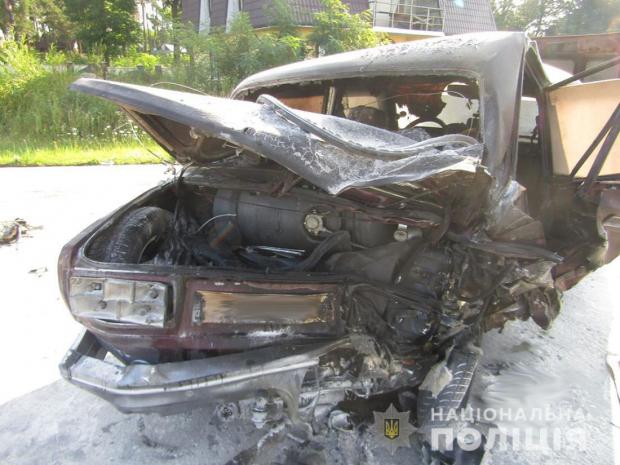 На Житомирщині авто вибухнуло після ДТП. Фото: прес-служба нацполіції.
