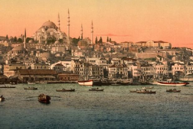 Сулейманіє та Бухта Золотий Ріг. Вид з Галатського мосту (міст Валіде-Султан, 1845), Константинополь (сучасний Стамбул), Туреччина.