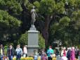 Окупанти замінять статую римської богині у Нікітському ботанічному саду на Леніна