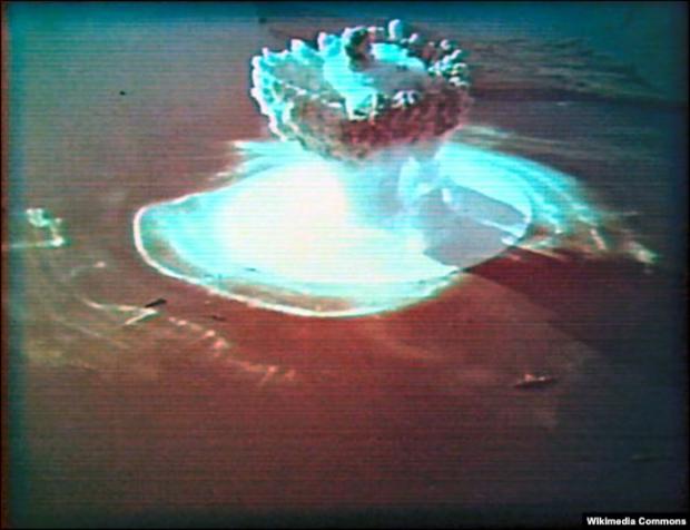 Первый подводный ядерный взрыв в СССР и первый ядерный взрыв на Новой Земле 21 сентября 1955 г. Испытание торпеды Т-5 мощностью 3,5 килотонны на глубине 12 м (бухта Чёрная).