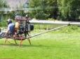 Дешево та практично: Закарпатський чиновник збудував справжній вертоліт у себе вдома (відео)