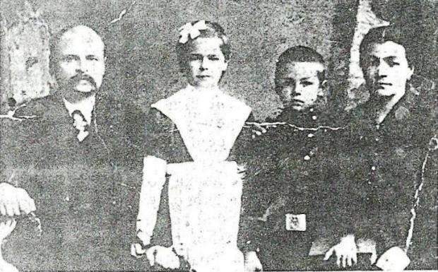 Купець-благодійник Іван Гаращенко зі своєю сім'єю. 1919 рік