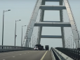 Путін щось задумав? По Кримському мосту пронеслися військові колони (відео)