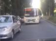Поліція на скарги не реагує: У Києві маршрутник віз пасажирів по зустрічній смузі