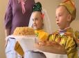 Потьомкінські традиції скреп: На Росії на відкриття садочка не пустили дітей (фото, відео)