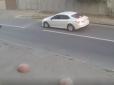 ДТП у Харкові: Хлопчик дивом вижив, відлетівши при ударі машини на кілька метрів (відео)