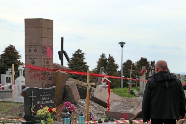 Оскверніння поховань УПА в Польщі