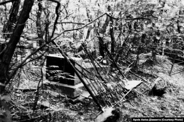 Зруйноване й занедбане єврейське кладовище біля Бабиного Яру. Серпень 1961 року, архів Аміка Діаманта.