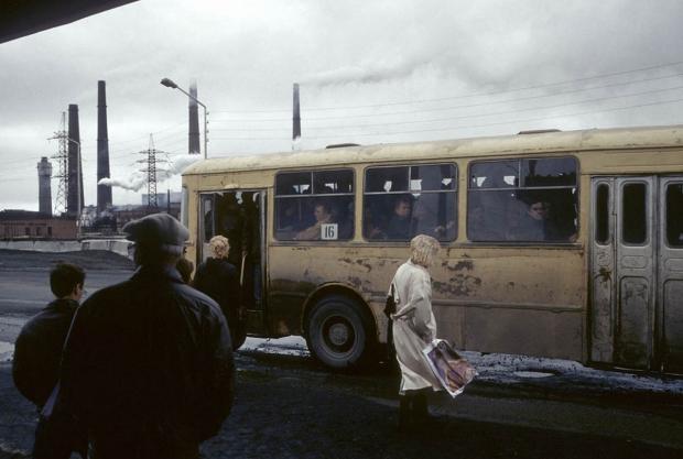 Ржавые автобусы — оставшийся от совка общественный транспорт, который ходил до конца девяностых годов, а местами его ещё можно было увидеть и в 2000-е. В Минске последние венгерские "Икарусы" убрали, кажется, году в 2005-м 2006-м.